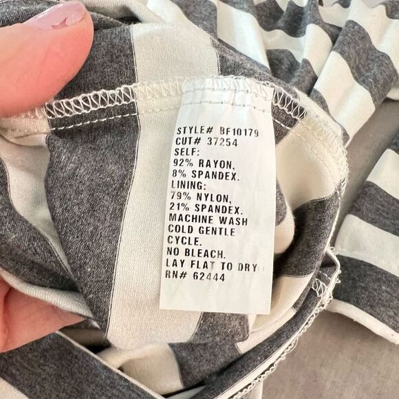 🔥🔥5 for $25🔥🔥 Nicole miller gray white striped ruched long sleeve bodycon dress - Picture 10 of 11